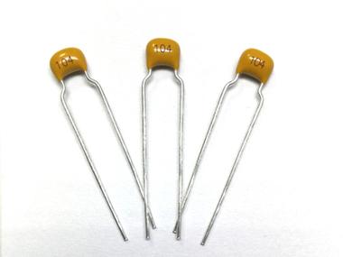 徑向獨(dú)石電容器 現(xiàn)代電子設(shè)計(jì)中的穩(wěn)健之選